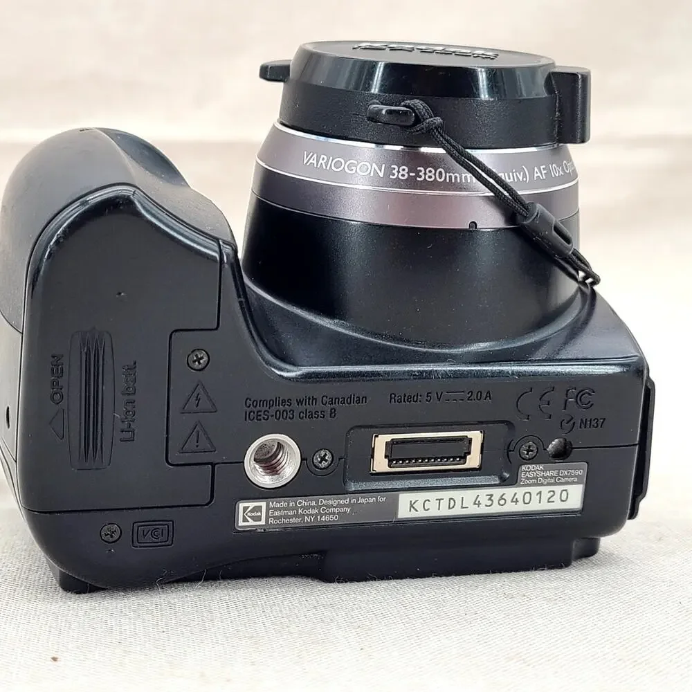 Kodak Easyshare DX7590 5 MP Digital Camera with 10x Optical Zoom BUNDLE LOOK!!!!